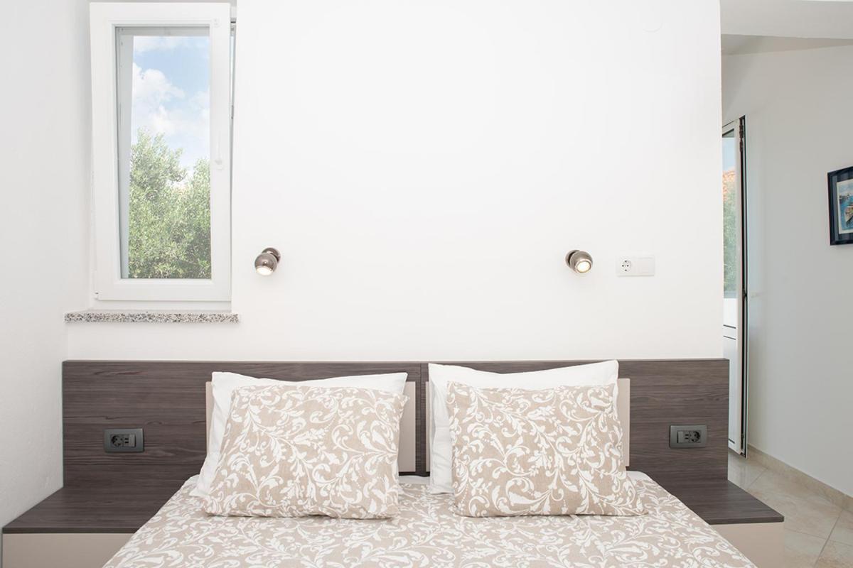 Apartmani Vrtodusic Banjol Exterior foto